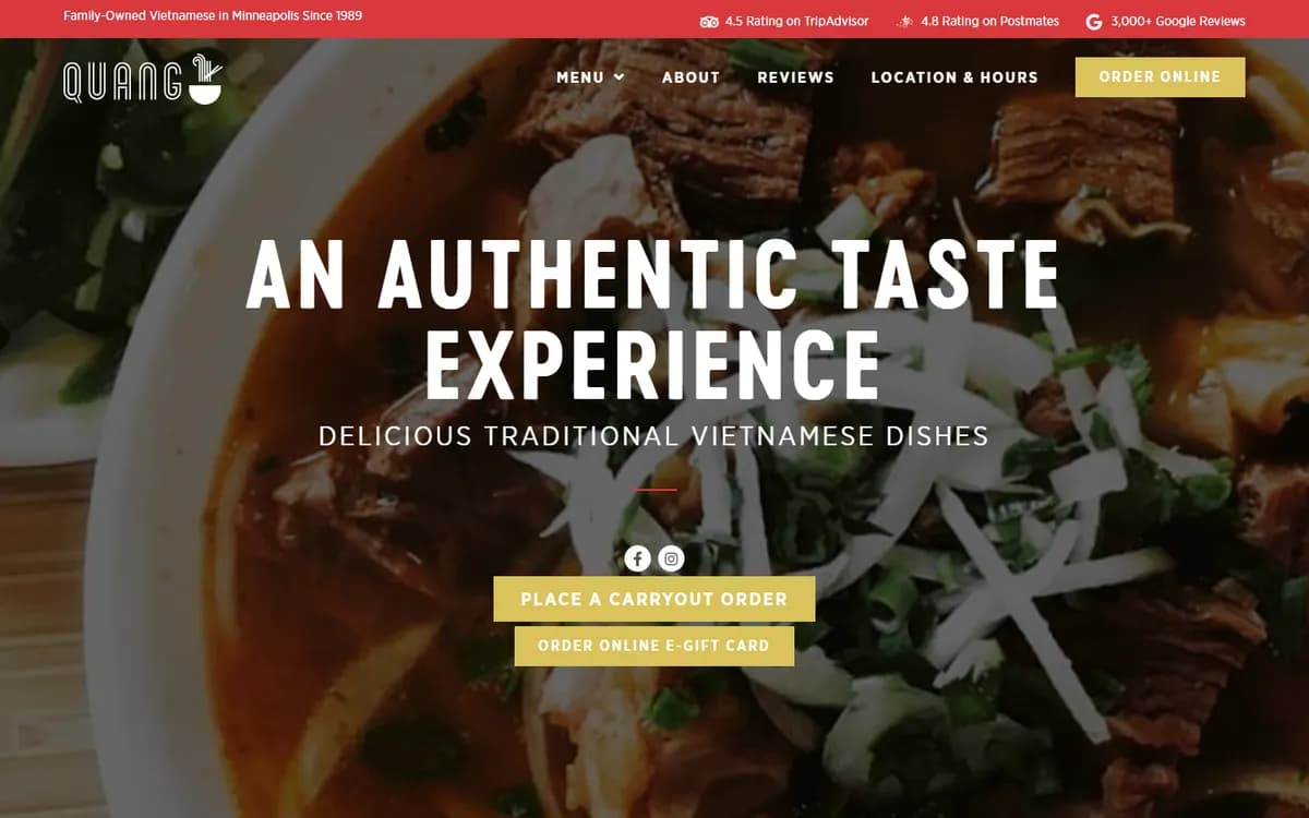 Quang Restaurant: Ordering front and center